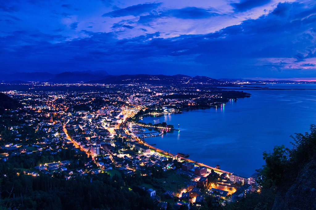 Bregenz bei Nacht